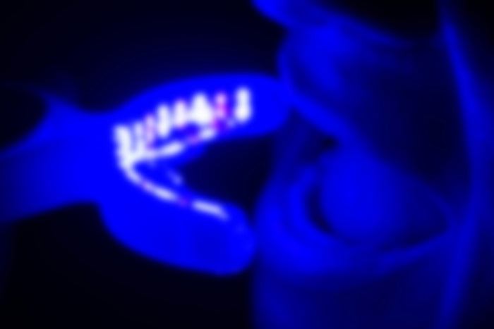 Heliored oral light therapy device - supporting daily gum health